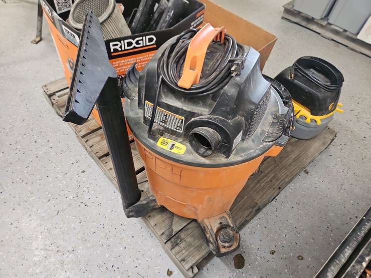 ridgid-shop-vac-with-accessories,-image-5