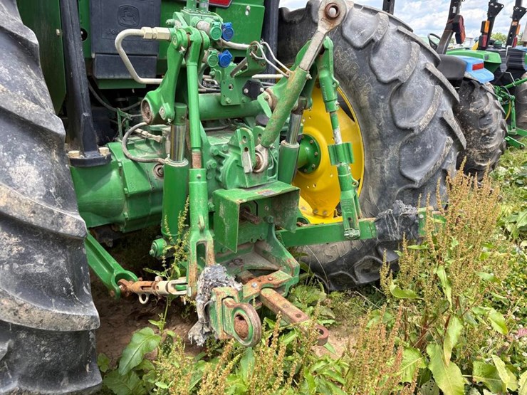 2020-john-deere-6105e-image-12