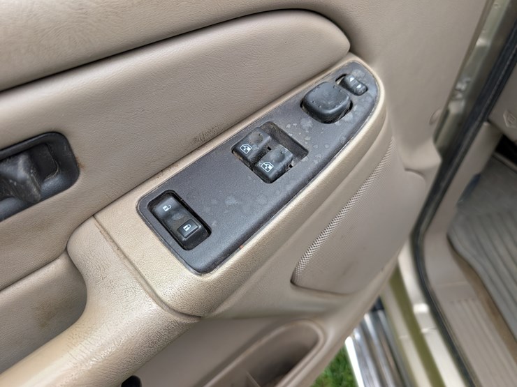 2004-gmc-3500-image-110