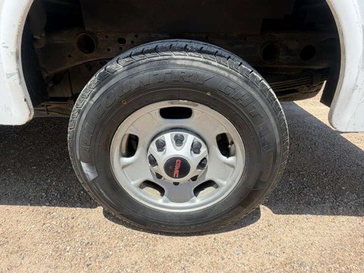 2017-chevrolet-2500-image-12