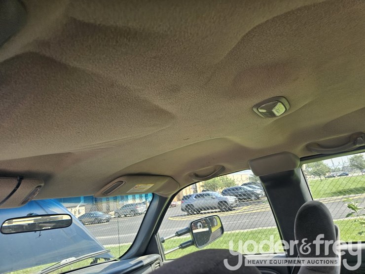 2002-gmc-sierra-3500-image-37