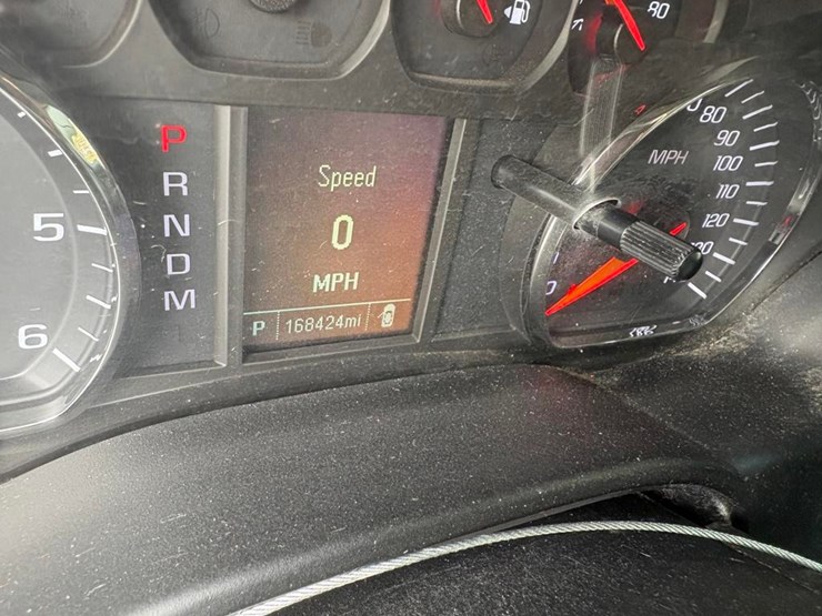 2015-chevrolet-suburban-image-15
