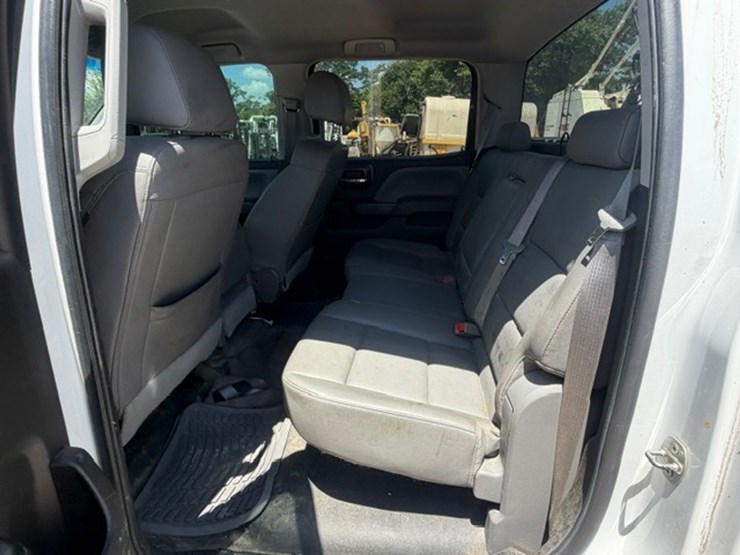 2017-chevrolet-2500-image-23