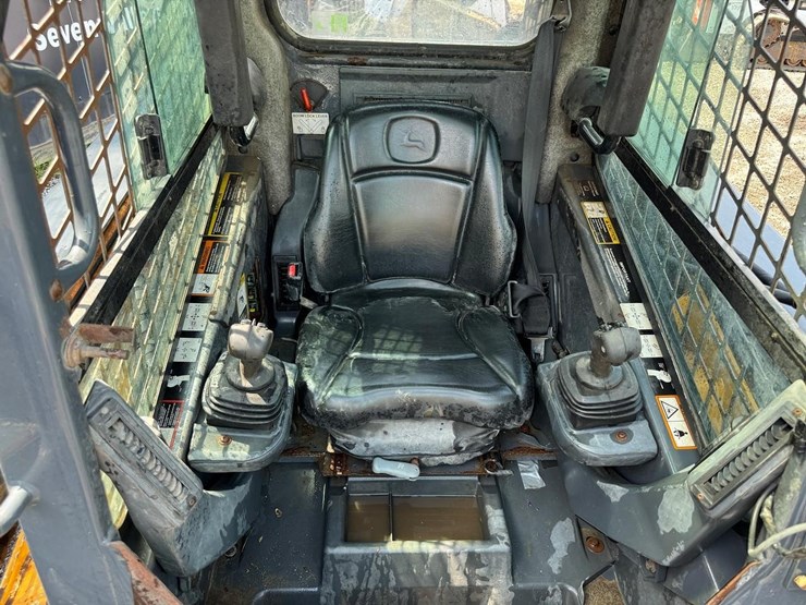 deere-332d-image-16
