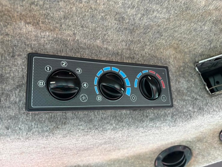 2008-massey-ferguson-5465-image-28