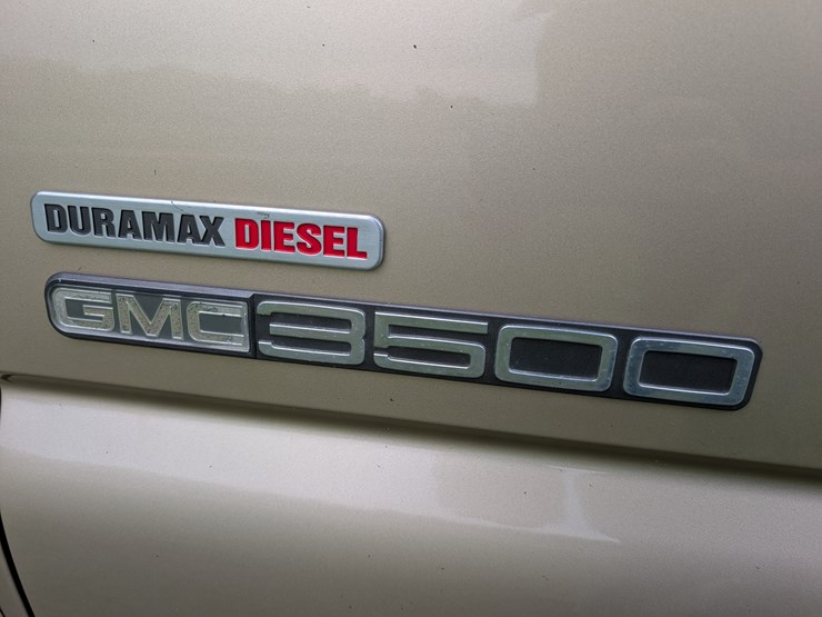 2004-gmc-3500-image-24