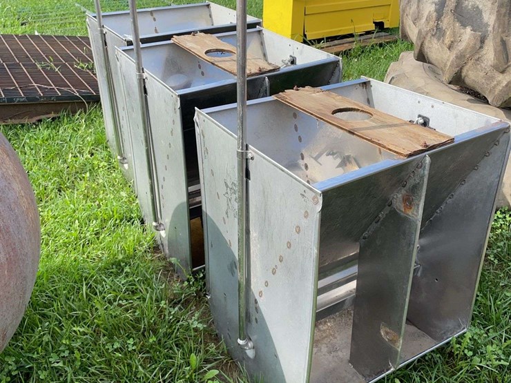 3-wet/dry-hog-feeders-image-3