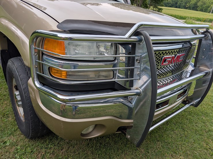 2004-gmc-3500-image-93
