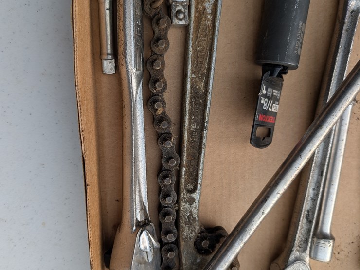 misc.-tools,-ratchets,-extensions-and-tape-measure.-#201-image-2