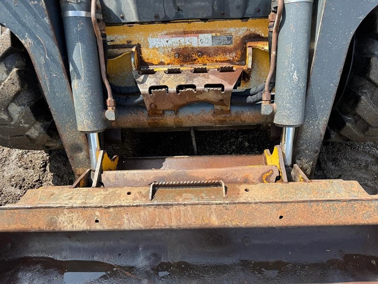deere-332d-image-11