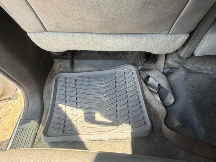 2017-chevrolet-2500-image-29