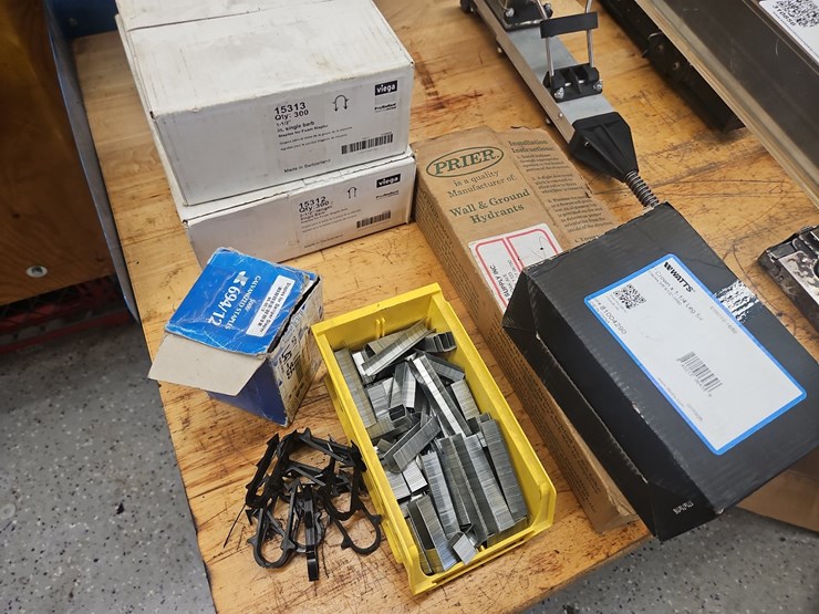 quantity-of-assorted-staple-guns-and-staples-image-5