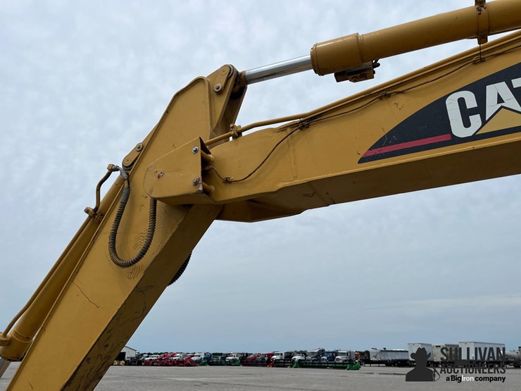 2004-caterpillar-311c-u-image-19