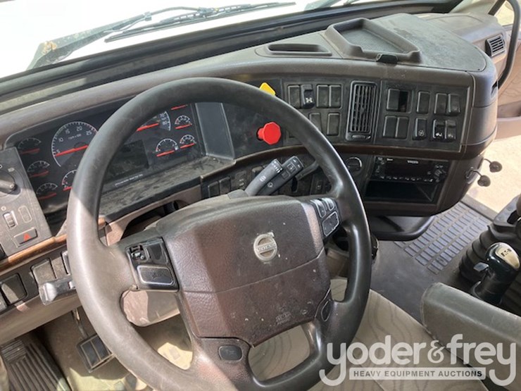2015-volvo-vnl-image-5
