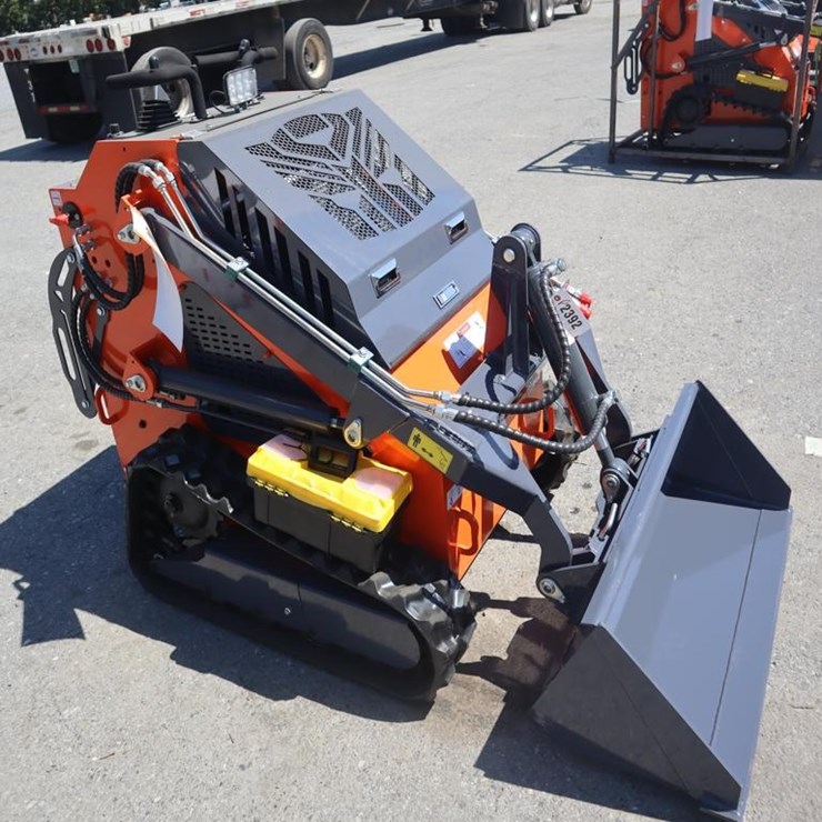 TPM T460 Stand On Skid Steer Loader