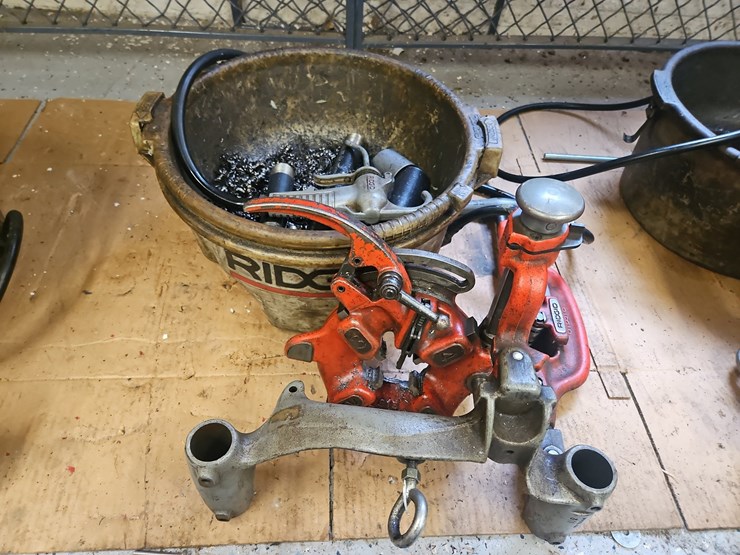 ridgid-pipe-threader-accessories-image-1