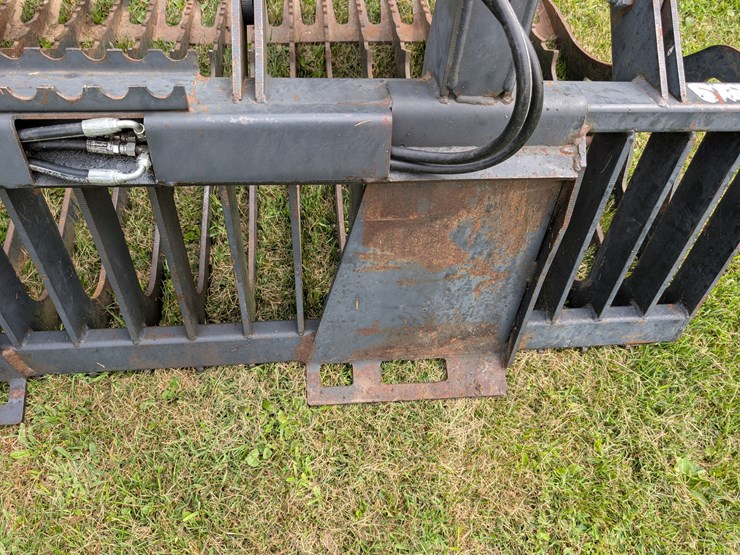 stout-72”-skid-steer-mount-grapple-image-16