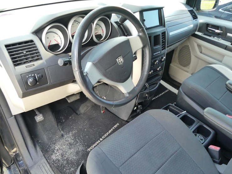 2010-dodge-grand-canyon-se-image-13