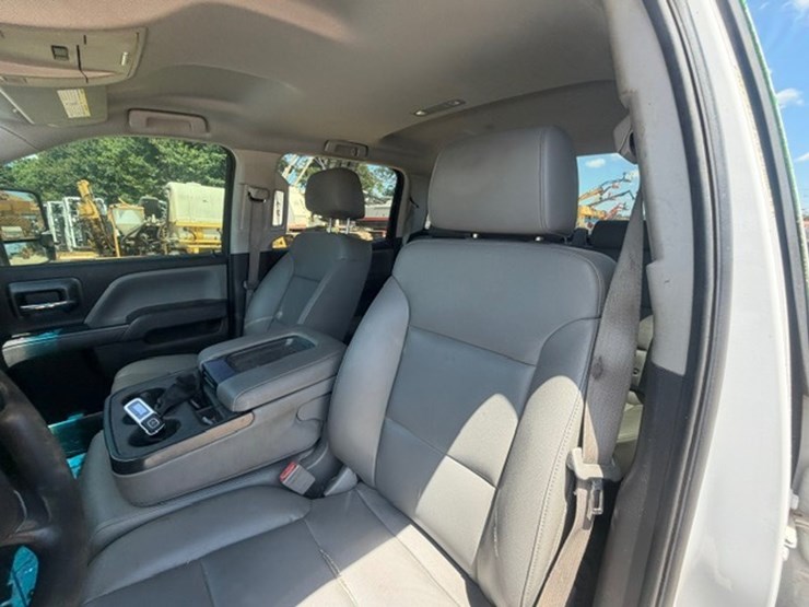 2017-chevrolet-2500-image-36