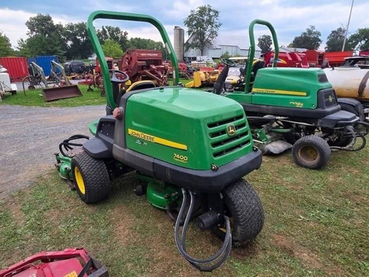 john-deere-7400-image-3