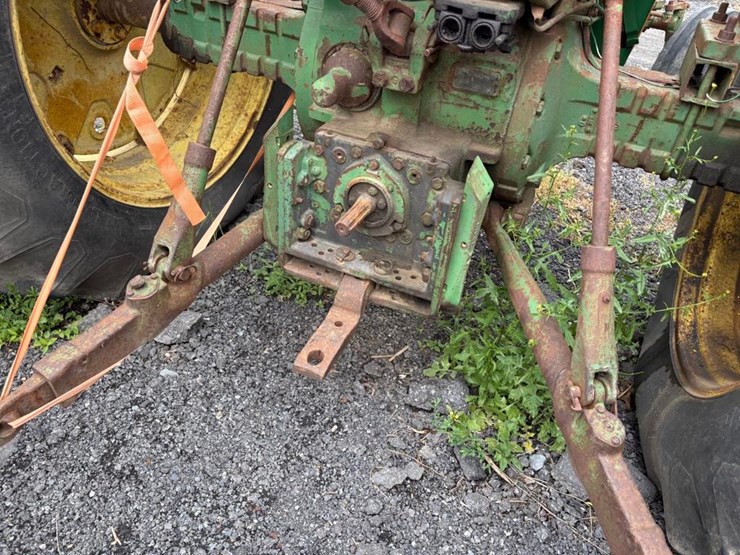 john-deere-4010-image-9