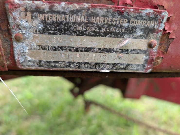 ih-440-square-baler-image-45