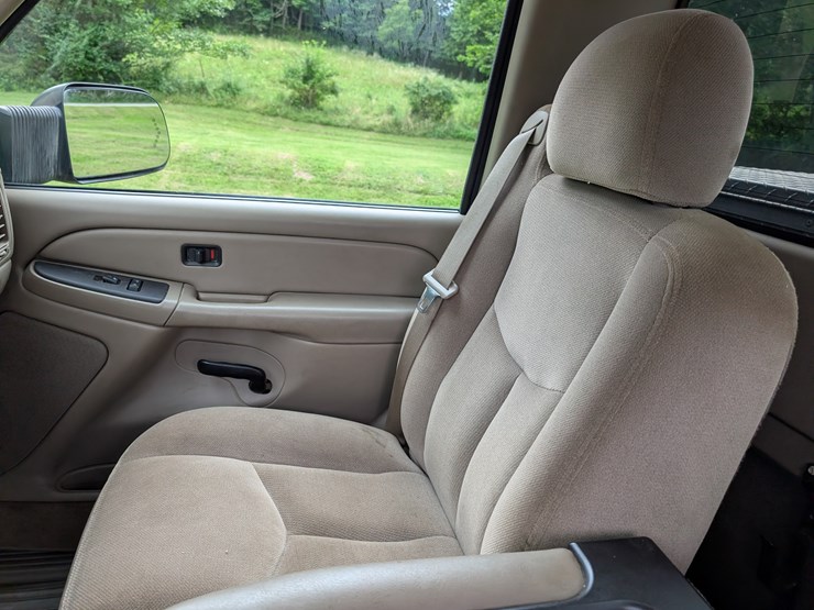 2004-gmc-3500-image-114