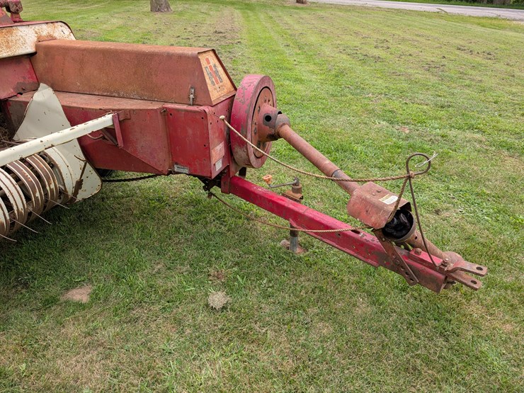 ih-440-square-baler-image-9