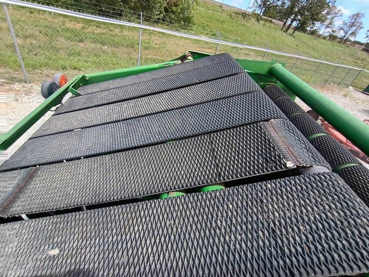 john-deere-335-image-32