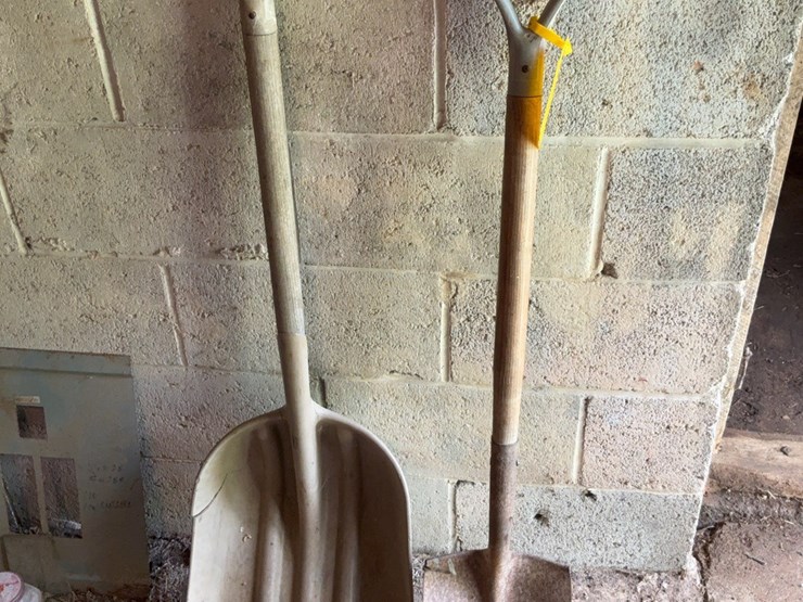 pair-of-shovels.-#278-image-1