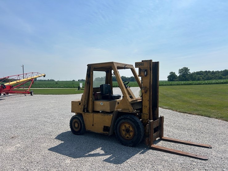 cat-forklift-image-6