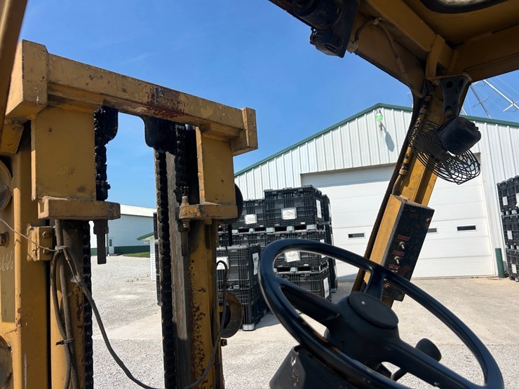 cat-forklift-image-29