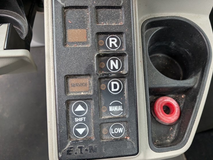 2018-peterbilt-day-cab-semi-image-99