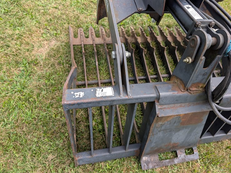 stout-72”-skid-steer-mount-grapple-image-13