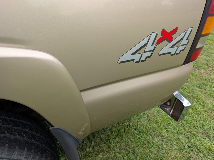 2004-gmc-3500-image-39