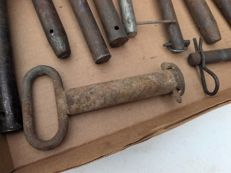 assortment-of-hitch-pins.-#217-image-2