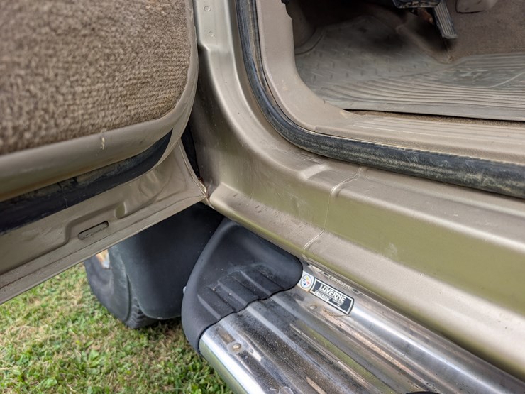 2004-gmc-3500-image-107