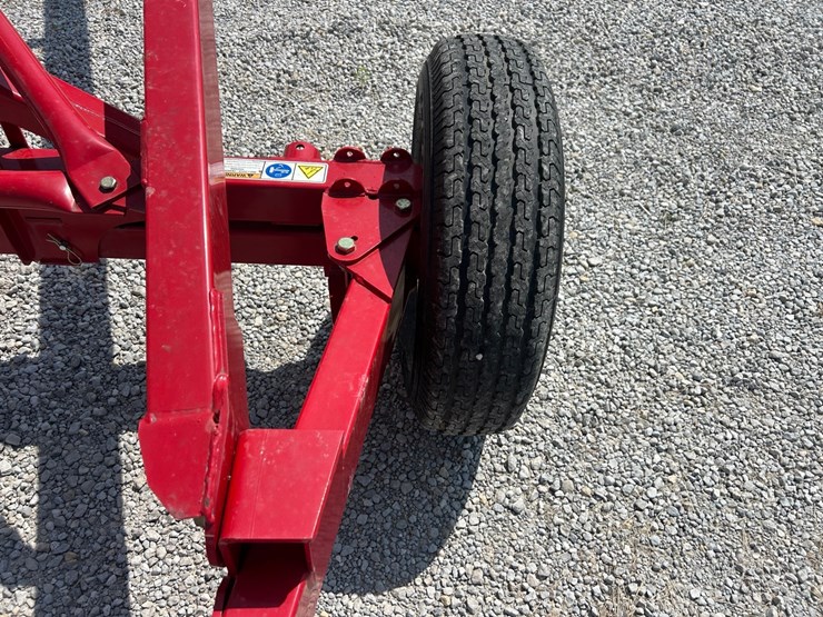 2022-westfield-mkx2-13-84-swing-away-auger-image-21