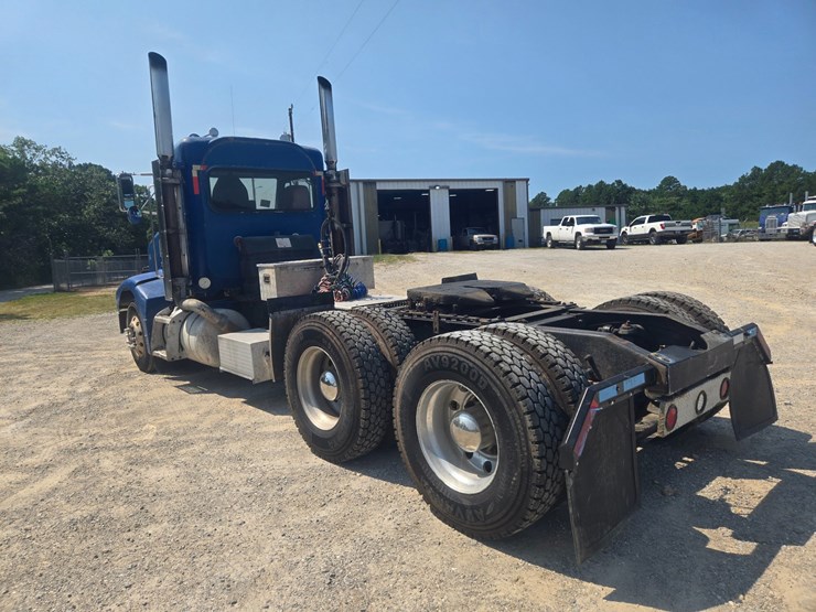 1999-peterbilt-385-image-11