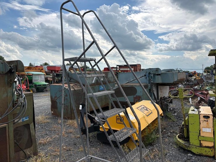 warehouse-ladder-image-5