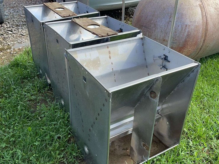 3-wet/dry-hog-feeders-image-1
