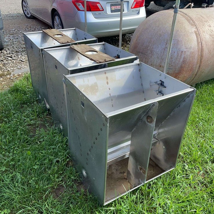 3 wet/dry hog feeders