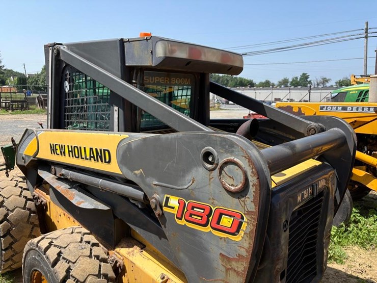 new-holland-l180-image-19