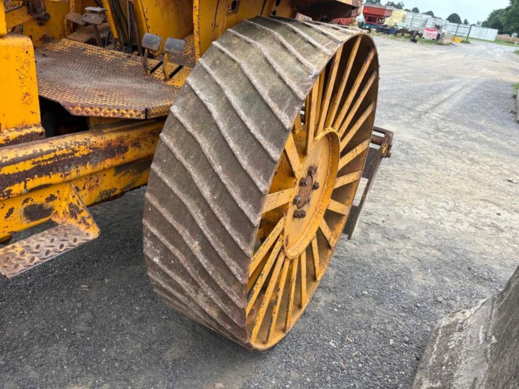 massey-ferguson-mf2500-image-13