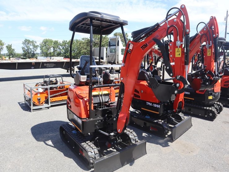 tpm-18hh-mini-excavator-image-1