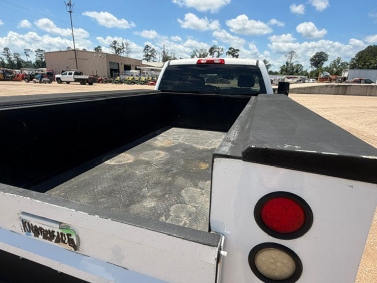 2017-chevrolet-2500-image-9