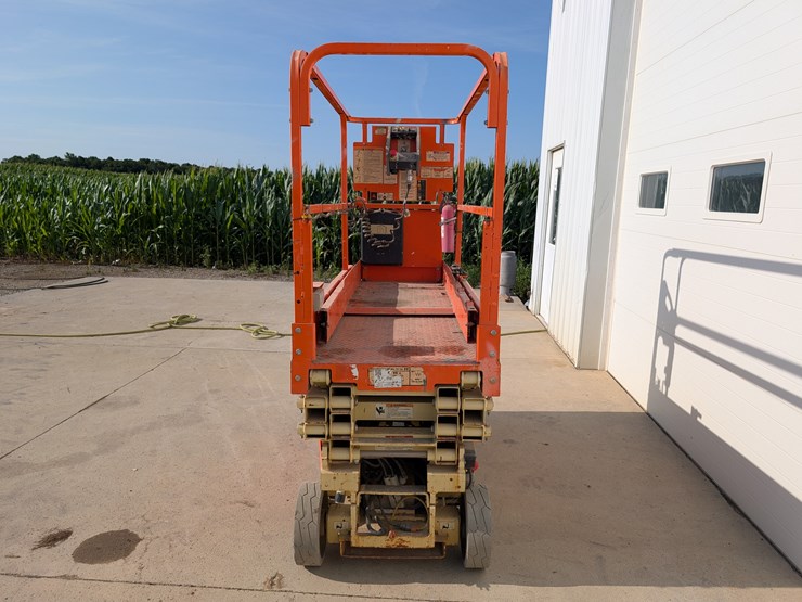 2016-jlg-1930es-image-4