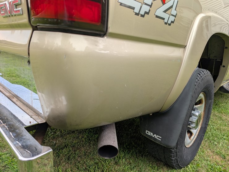 2004-gmc-3500-image-61