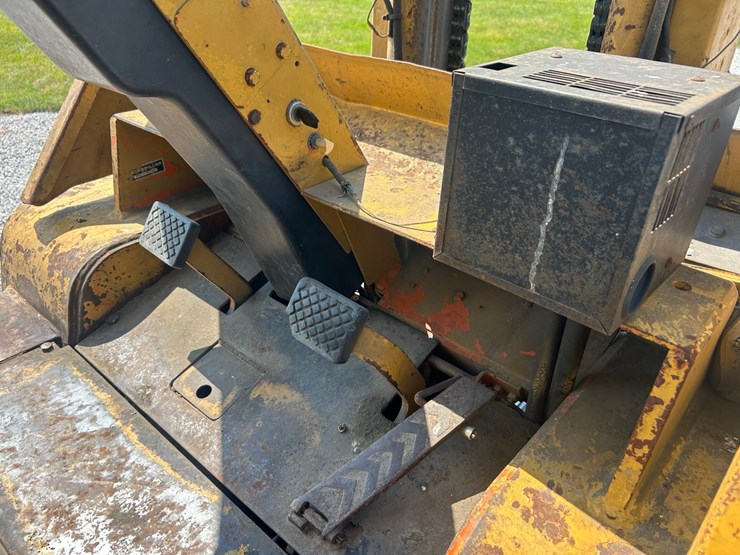 cat-forklift-image-23