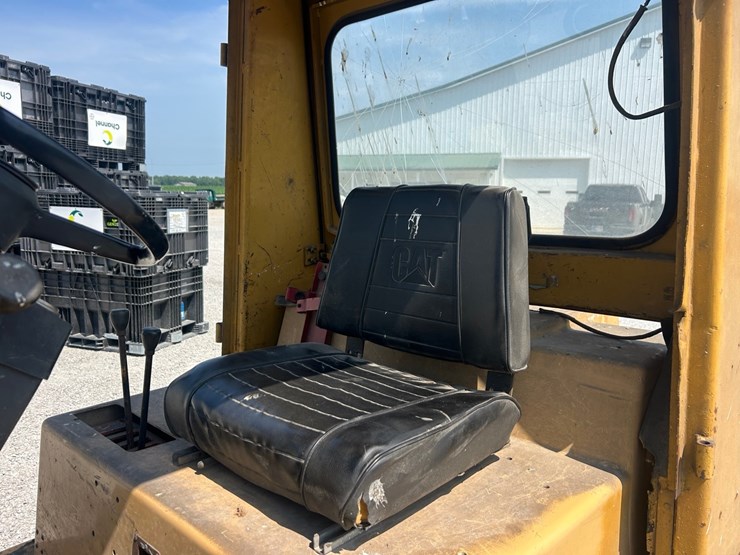 cat-forklift-image-10